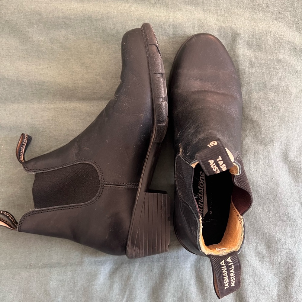 Black Leather Blundstones #1671